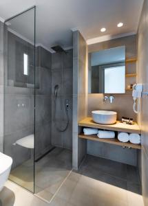 Koupelna v ubytování Dionysus Apartments & Suites + 37 fotografií