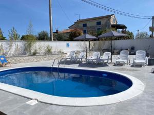 Bazén v ubytovaní Apartments in Porec - Istrien 40228 alebo v jeho blízkosti