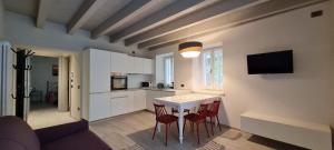 Afbeelding uit fotogalerij van Ca' Giorgina Apartments 1 in Arco