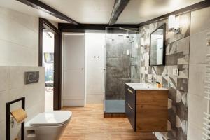 Koupelna v ubytování Villa Toscania-check in 24h + 55 fotografií