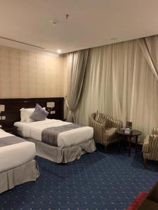 Al Maali Hotel Jazan tesisinde bir odada yatak veya yataklar