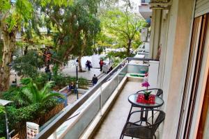 Balkón alebo terasa v ubytovaní 7 Steps Apartment Metro Syggrou Fix near Acropolis