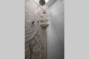 Kúpeľňa v ubytovaní 7 Steps Apartment Metro Syggrou Fix near Acropolis