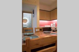 Posteľ alebo postele v izbe v ubytovaní 7 Steps Apartment Metro Syggrou Fix near Acropolis