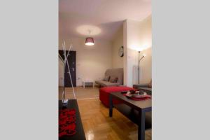 Posteľ alebo postele v izbe v ubytovaní 7 Steps Apartment Metro Syggrou Fix near Acropolis