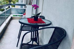Balkón alebo terasa v ubytovaní 7 Steps Apartment Metro Syggrou Fix near Acropolis