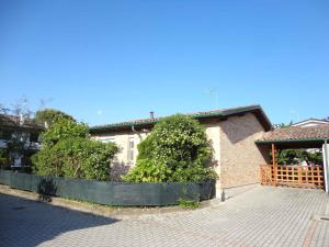 ポルト・サンタ・マルゲリータ・ディ・カオルレにあるHoliday home in Porto Santa Margherita 24771のレンガ造りの家