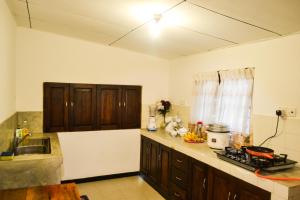 Kuchyň nebo kuchyňský kout v ubytování Grand Villa Hikkaduwa