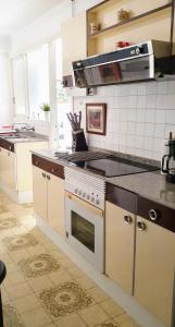 A kitchen or kitchenette at Casa Porto, con Garaje