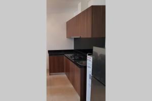 Ett kök eller pentry på Luxury and Comfort 2 BR Apartment Lavenue Pancoran by Sang Living