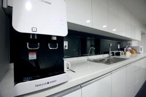 Kuchyň nebo kuchyňský kout v ubytování KSTAR METRO Hotel
