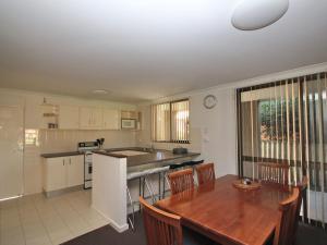 Gallery image of Frasers Cottage 23 Castle St Laurieton in Laurieton