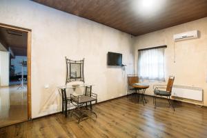 TV a/nebo společenská místnost v ubytování Chateau Eniseli