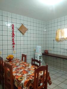 a dining room with a table and a kitchen at Pousada Betel - Moradas Familia Betel in Salvador