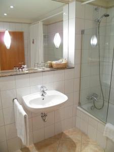 a bathroom with a sink, toilet and bathtub at Hotel Barbarossa in Düsseldorf