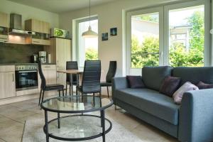 Køkken eller tekøkken på Ferienwohnung mit Kamin und Terrasse, gratis Nutzung vom AHOI Erlebnisbad und Sauna in Sellin - Villa Sara FeWo03