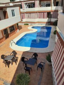 The swimming pool at or close to APTO TANEZ TORREMOLINOS, a