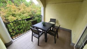 Balkón alebo terasa v ubytovaní Mediterran Apartman with Pool