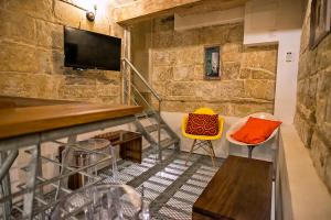 TV a/nebo společenská místnost v ubytování No 68 in Valletta