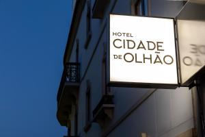 Hotel Cidade de Olhão的证书、奖牌、标识或其他文件