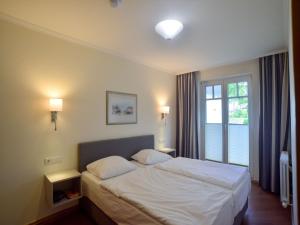 Postel nebo postele na pokoji v ubytování Dünenpark Binz - Komfortplus Ferienwohnung mit 1 Schlafzimmer und Terrasse im Erdgeschoss 164