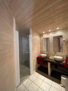 Koupelna v ubytování Hotel Mas des Lys