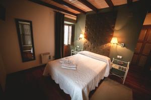 A bed or beds in a room at Posada Cicero