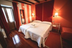 A bed or beds in a room at Posada Cicero