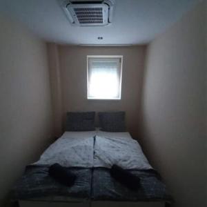 A bed or beds in a room at Vándor Vendégház