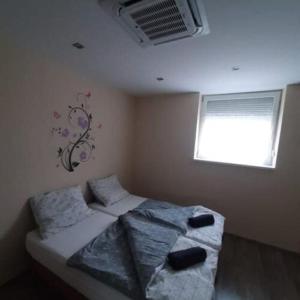 A bed or beds in a room at Vándor Vendégház