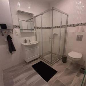 A bathroom at Vándor Vendégház