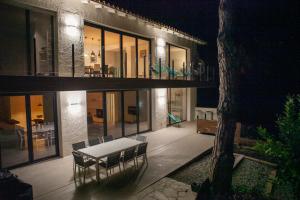 Patio alebo iná vonkajšia časť ubytovania Casa KARIAN