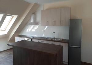 A kitchen or kitchenette at Vándor Vendégház