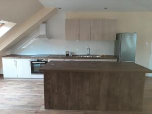 A kitchen or kitchenette at Vándor Vendégház
