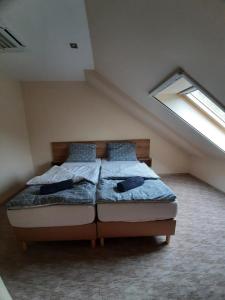 A bed or beds in a room at Vándor Vendégház
