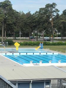 Bazén v ubytování ÅhusBrygga Apartment Hotel nebo v jeho okolí