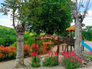 Agriturismo La Poderina外面的花园
