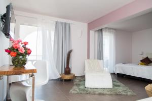 Posteľ alebo postele v izbe v ubytovaní Pantokrator Hotel