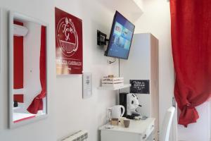 A television and/or entertainment centre at Terrazza Garibaldi