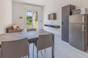 A kitchen or kitchenette at Residence Renadoro Még 37 kép