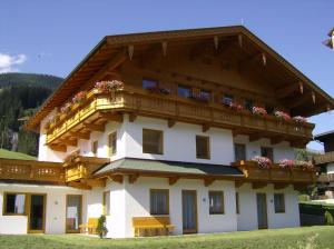 Το κτήριο όπου στεγάζεται  το διαμέρισμα