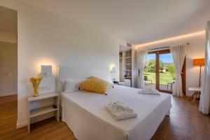 Łóżko lub łóżka w pokoju w obiekcie Son Corb Boutique Hotel