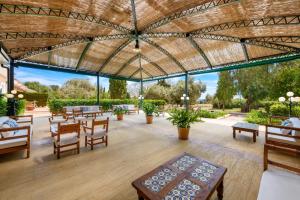 Restauracja lub miejsce do jedzenia w obiekcie Son Corb Boutique Hotel