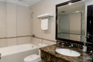 White Palace Thai Binh Hotel的一间浴室