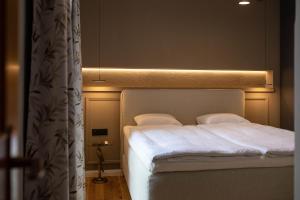 Postel nebo postele na pokoji v ubytování Arbostora Charme Hotel