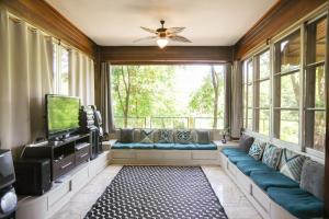 Area soggiorno di Evergreen Pakchong Home