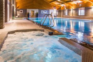 Bazén v ubytování Auchrannie Resort nebo v jeho okolí