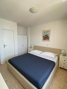 Posteľ alebo postele v izbe v ubytovaní Villa Leo Beach Apartment