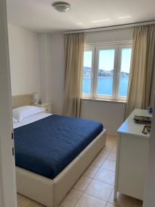 Posteľ alebo postele v izbe v ubytovaní Villa Leo Beach Apartment