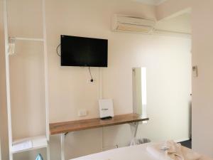 TV a/nebo společenská místnost v ubytování Bathurst Explorers Motel